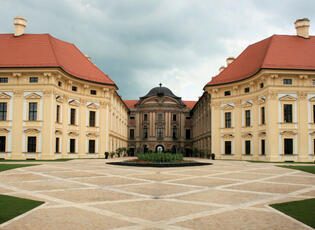 zámek slavkov, austerlitz, baroko, napoleon, tvarožná, bitva tří císařů, rubensův sál, park, historický sál, historie, magazín kult* brno