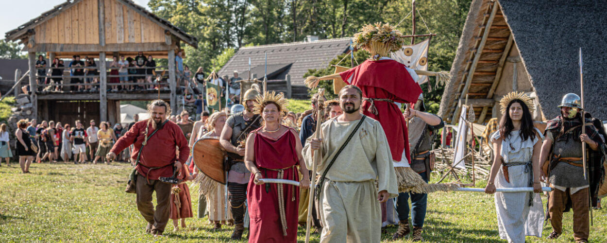Festival keltské kultury Lughnasad, svátek úrody. Archeoskanzen Země Keltů. Magazín KULT* Brno