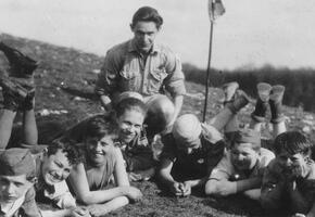 Jaroslav Foglar Rychlé Šípy, Hoši od Bobří řeky, Záhada hlavolamu. Magazín KULT* Brno