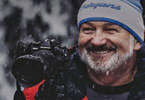 Cestovatel Jiří Kolbaba, známý svými diashow. Magazín KULT* Brno