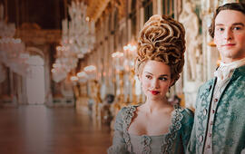 Marie Antoinetta, seriál, recenze, Pete Travis,  Deborah Davis, Emilia Schüler, magazín KULT*