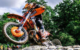 Na minutku CAMS Enduro Sprint: Adrenalin, rychlost a terénní výzvy! Magazín KULTINO* Brno