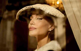 Angelina Jolie jako Maria Callas ve snímku Maria, magazín KULTINO* Brno